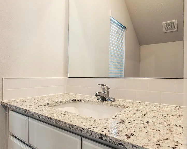 540 S Kickapoo Ave — Photo 9