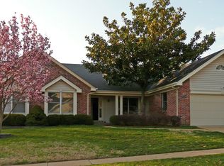 14481 White Pine Ridge Ln, Chesterfield, MO 63017