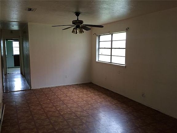 3rd image of 4272 Wilshire Blvd