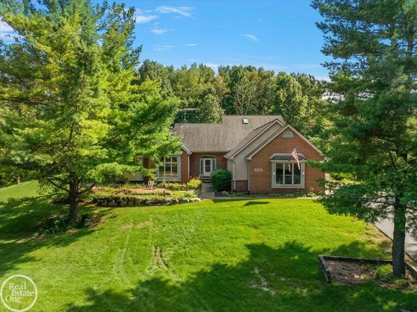 2045 Entara Ct, Lake Orion, MI 48362