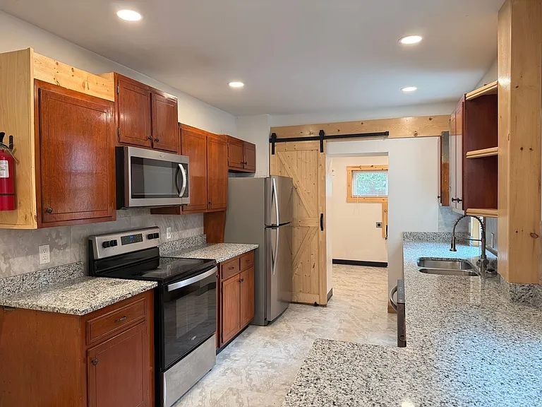 916 Houston St — Photo 8