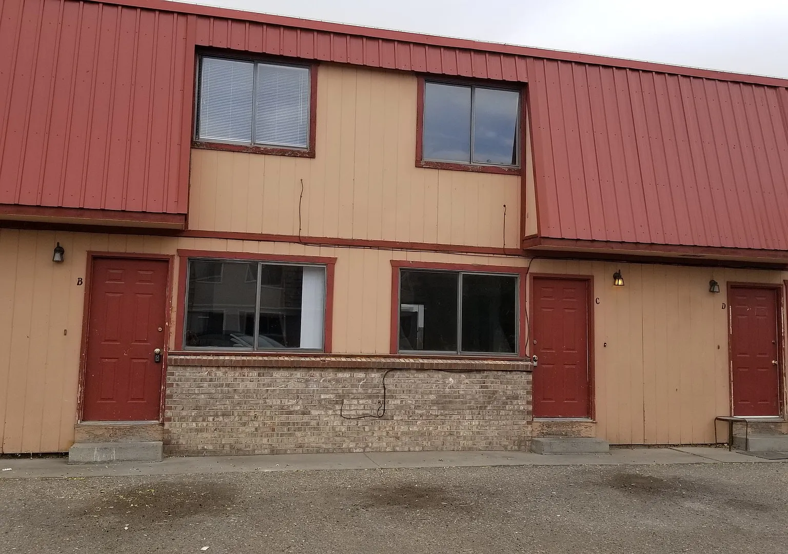 2 Bed 1 Bath Townhouse in Clifton — Photo 1
