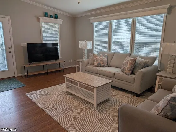 32 Greenwood Dr N, North Fort Myers, FL 33903