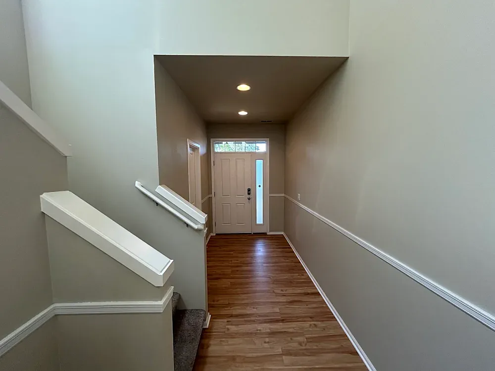3 bed, 2.5 bath, 2105 sqft, $2,000 — Photo 2