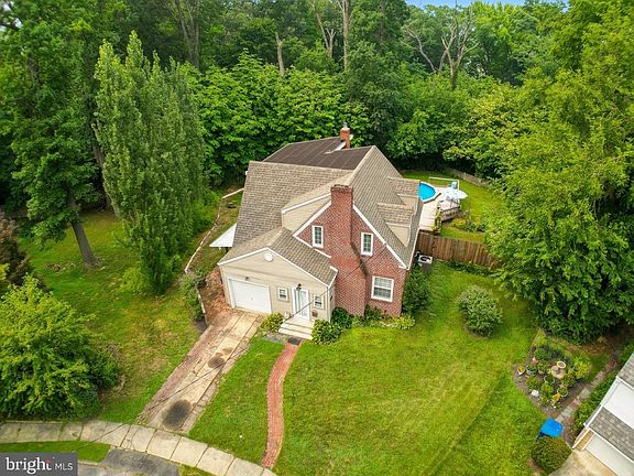 2nd image of 52 Devon Rd