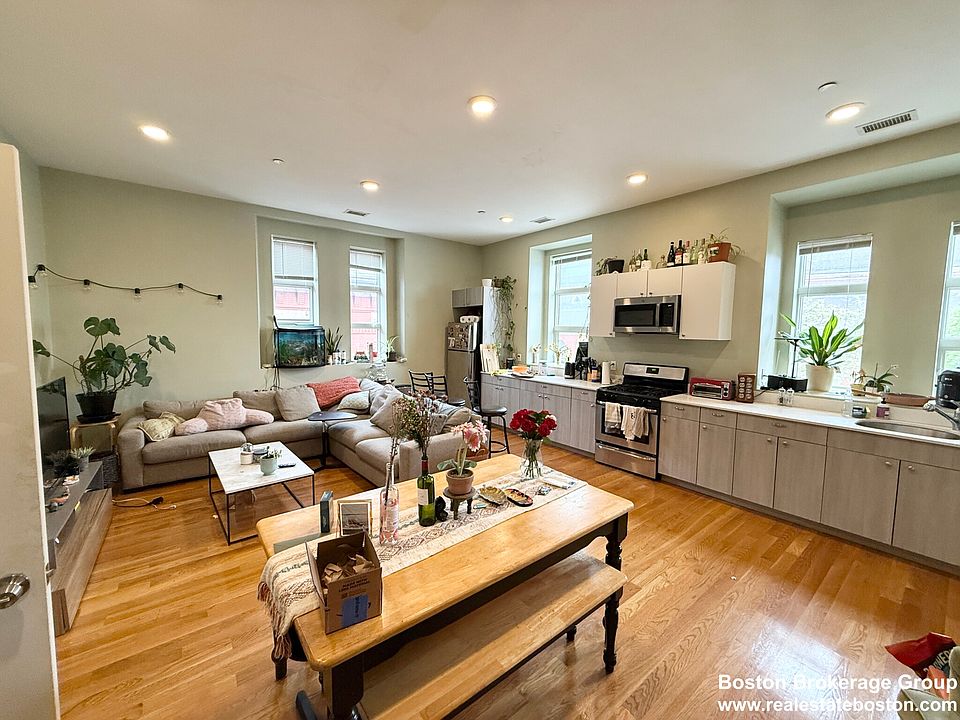 1st image of 409 Dudley St #4