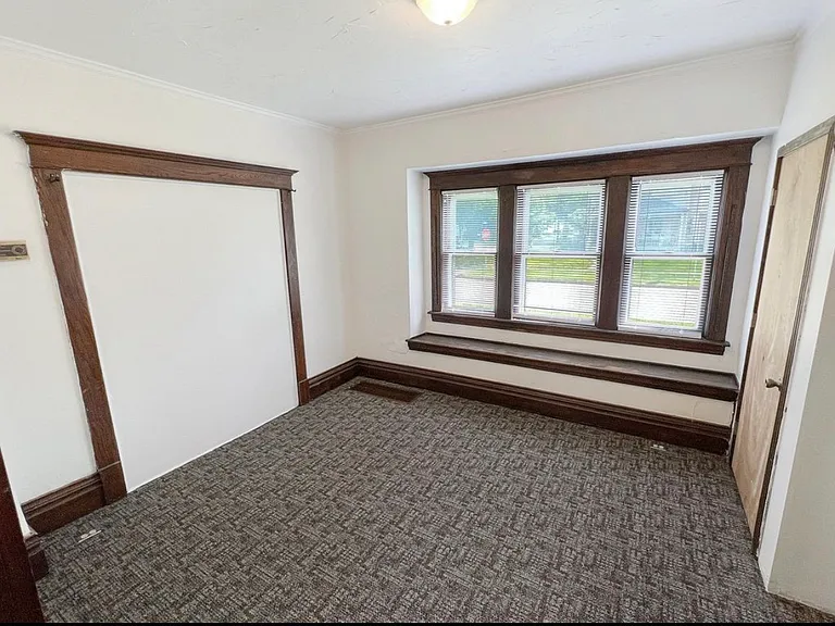 832 Oak St — Photo 6