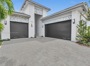 10032 Stockrun Dr, Palm Beach Gardens, FL 33412