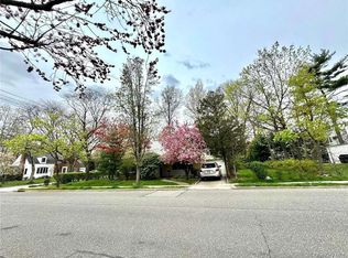 107 Baker Hill Rd, Great Neck, NY 11023