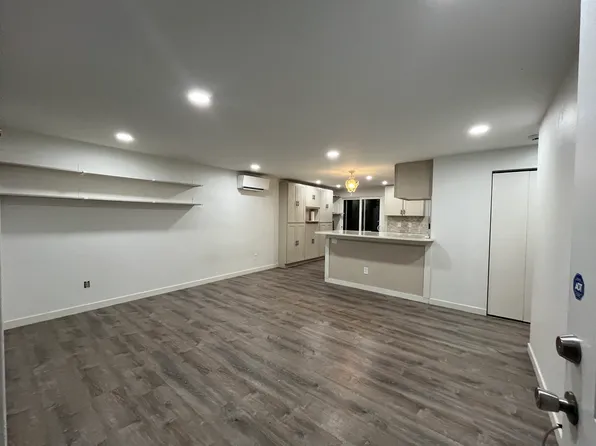 20804 Poplar Way Unit B, Lynnwood, WA 98036