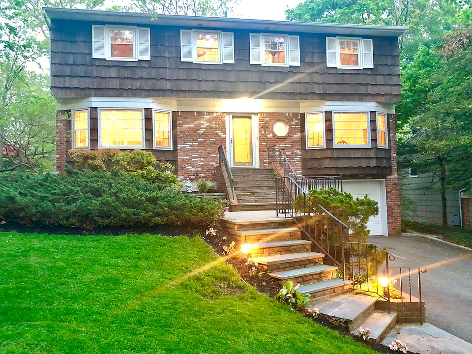 1st image of 8 Harvest Hill Ln