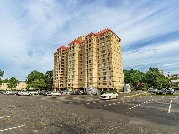 3rd image of 1600 Park Cir APT 912