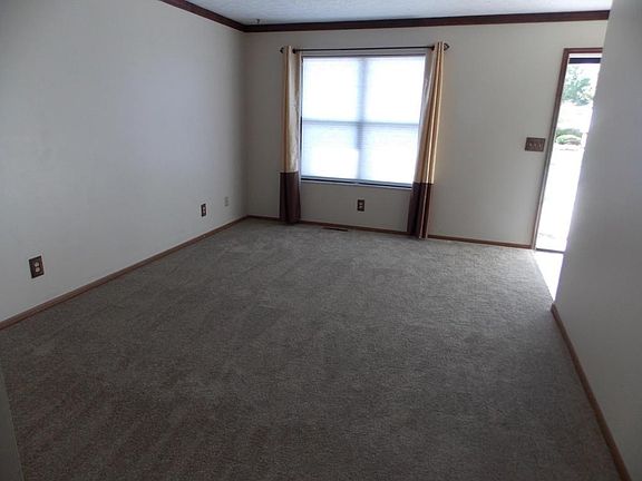 3rd image of 2846 Continental Dr