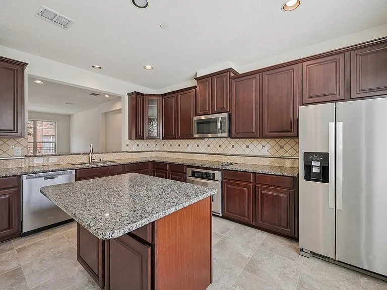 3934 Amberwood Dr — Photo 20