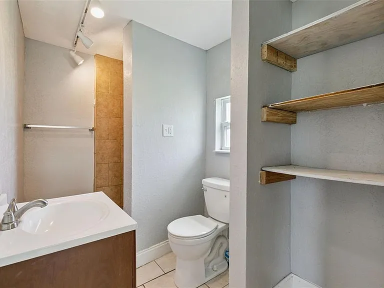 320 Dummitt Ave #B — Photo 14
