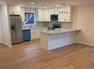 515 Meadow Woods Ln, Lawrenceville, NJ