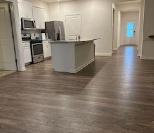 5th image of 75 Redford Ln