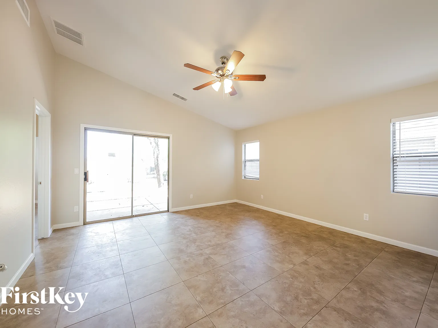 3 bed, 2.0 bath, 1315 sqft, $2,040 — Photo 3