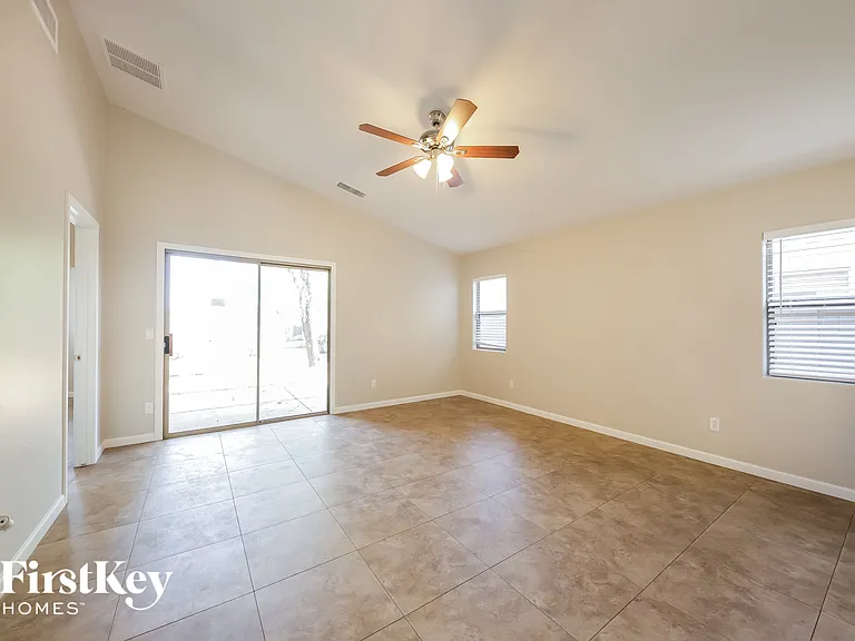 5346 W Jessica Ln — Photo 3