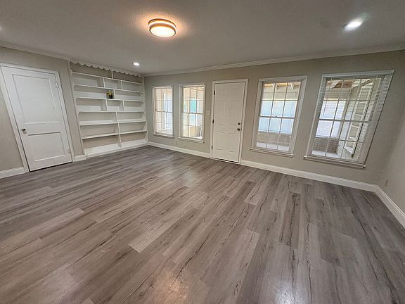 4th image of 2406 2nd Ave