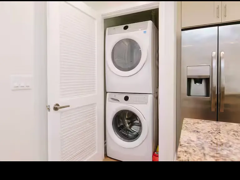 Refrigerator and washer/dryer set