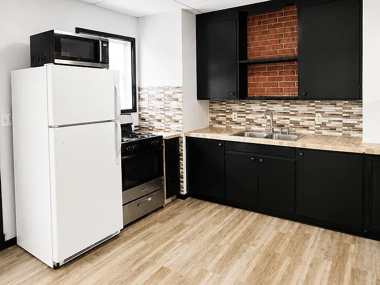450 Hamilton St #1 — Photo 1