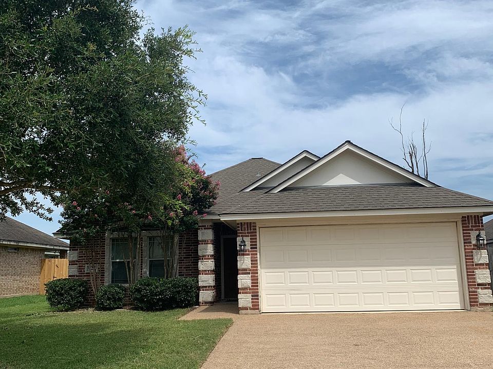 1st image of 927 Crystal Dove Ave
