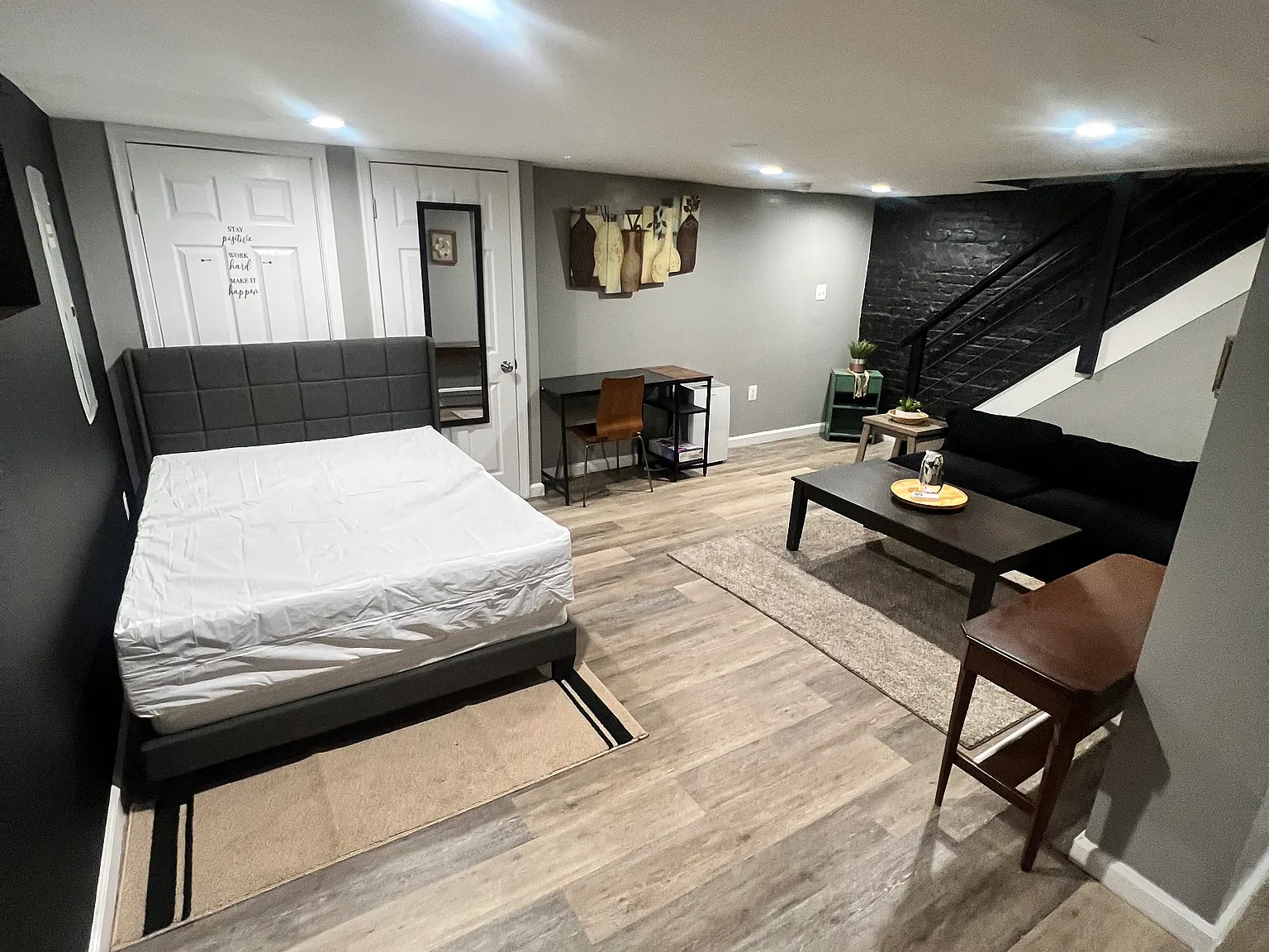 Studio, 650 sqft, $1,200 — Photo 2