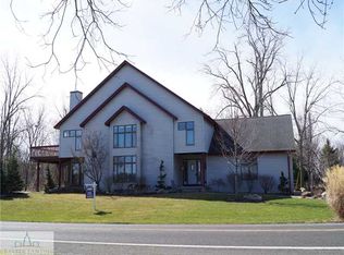 1529 Lake Dr, Haslett, MI 48840