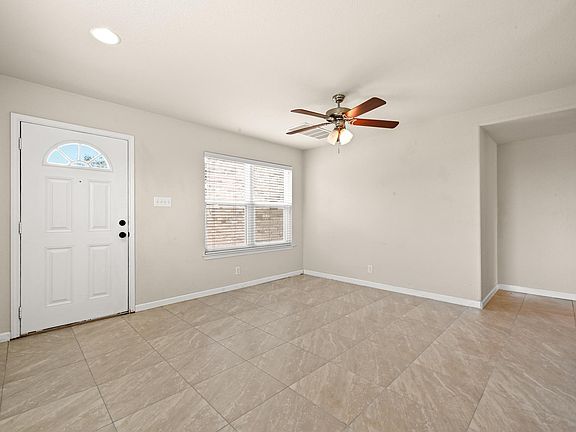 3rd image of 229 Capistrano Dr