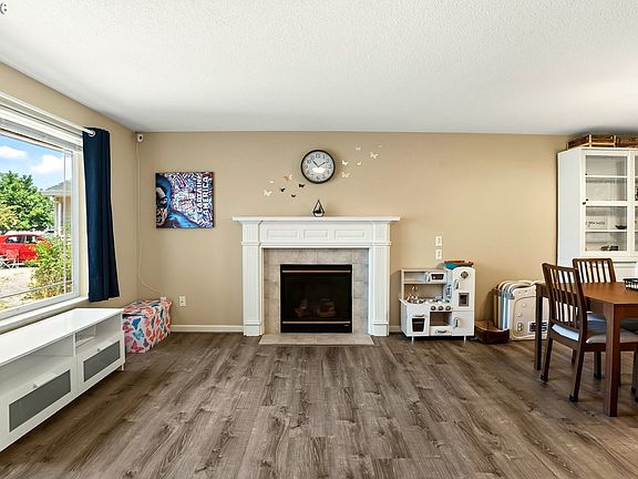 3rd image of 35365 Oakwood Dr