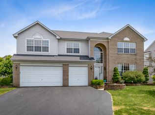 1320 Palisades Dr, Bolingbrook, IL 60490