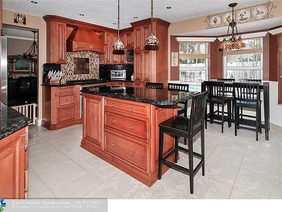 5th image of 1318 NW 129th Way