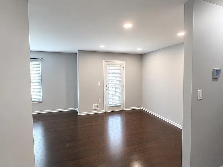 704 Wellington Pl — Photo 3