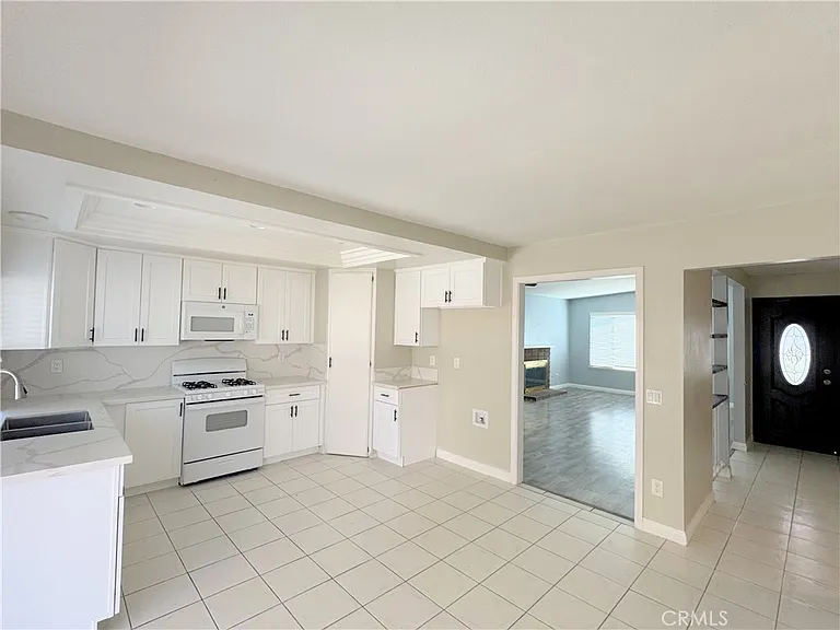 3243 Algonquin Ln — Photo 9