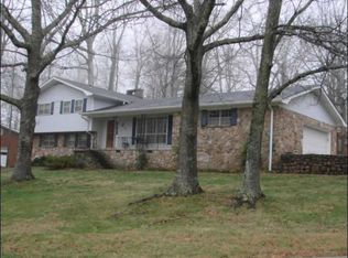 1700 Leavitt Dr, Signal Mountain, TN 37377