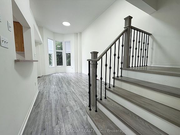 3rd image of 90 Bridlepath St
