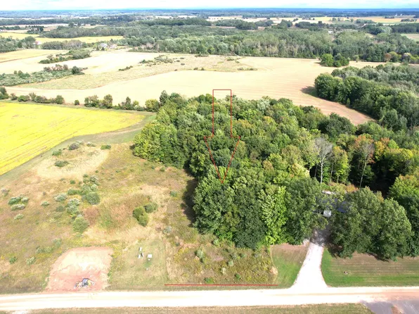 W Waters Edge Dr, Scottville, MI 49454