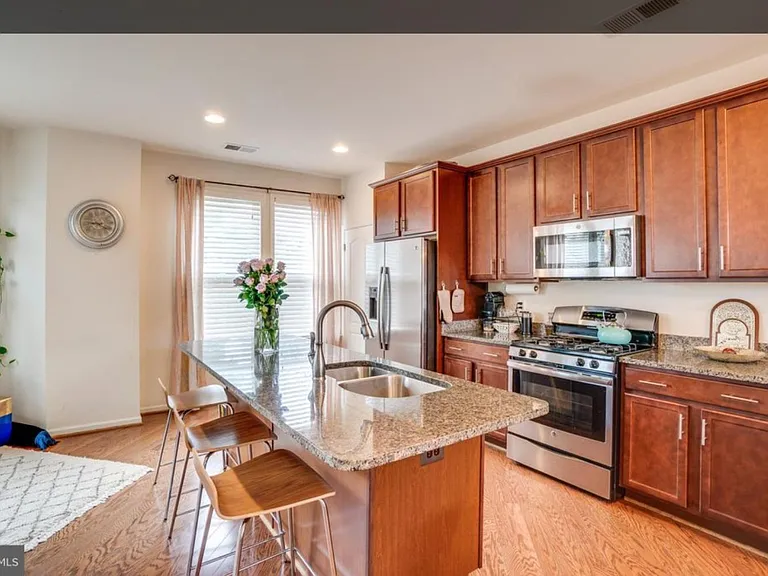 9320 Fairview Ave — Photo 3