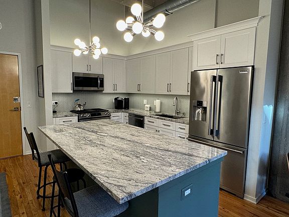 3rd image of 1735 N Paulina St APT 203