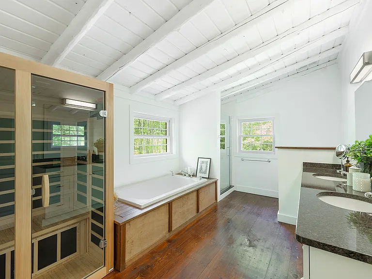 809 Edge Of Woods Rd — Photo 13