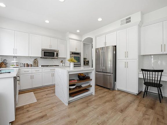 4th image of 2639 El Granada Rd