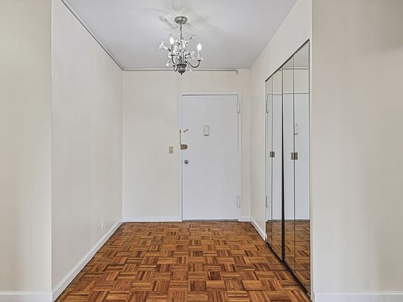 2nd image of 2352 Linwood Ave APT 7A