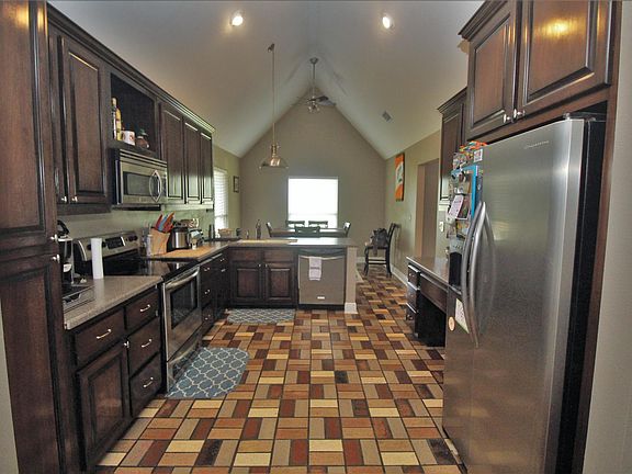 5th image of 22333 Heritage Dr