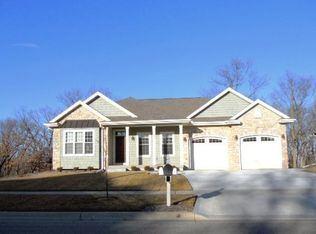 5644 Old Oak Dr, Fitchburg, WI 53711