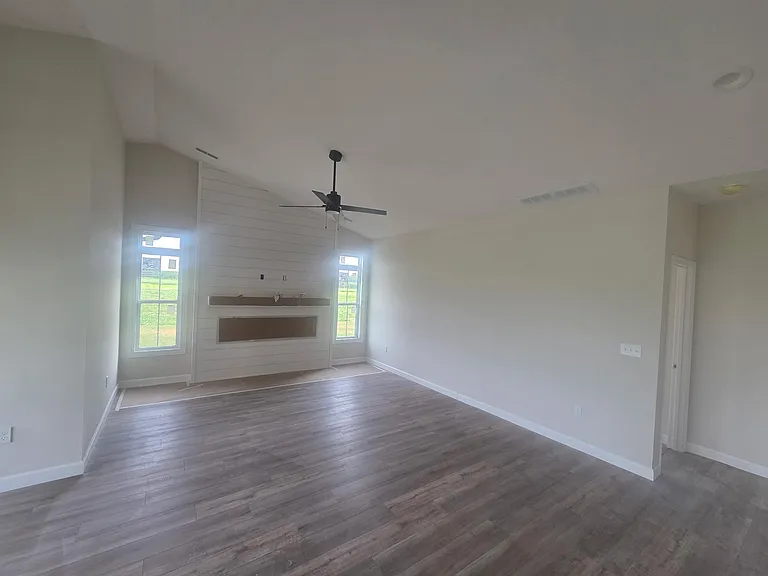 301 Andorah Dr — Photo 5