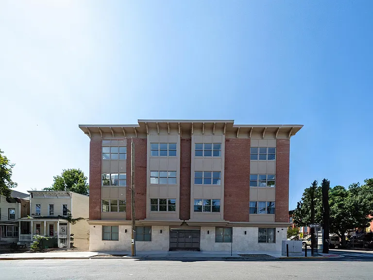 224 Garfield Ave #B — Photo 16