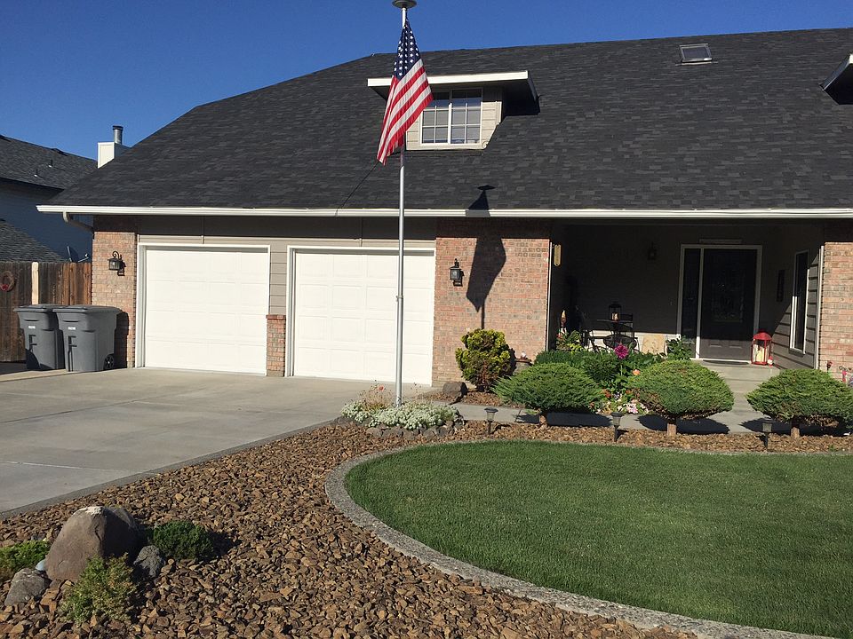 1st image of 2656 Willowbrook Ave