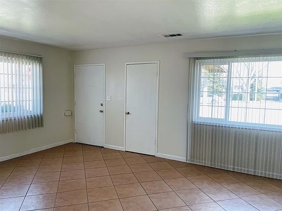 2nd image of 1302 Glenwood Dr