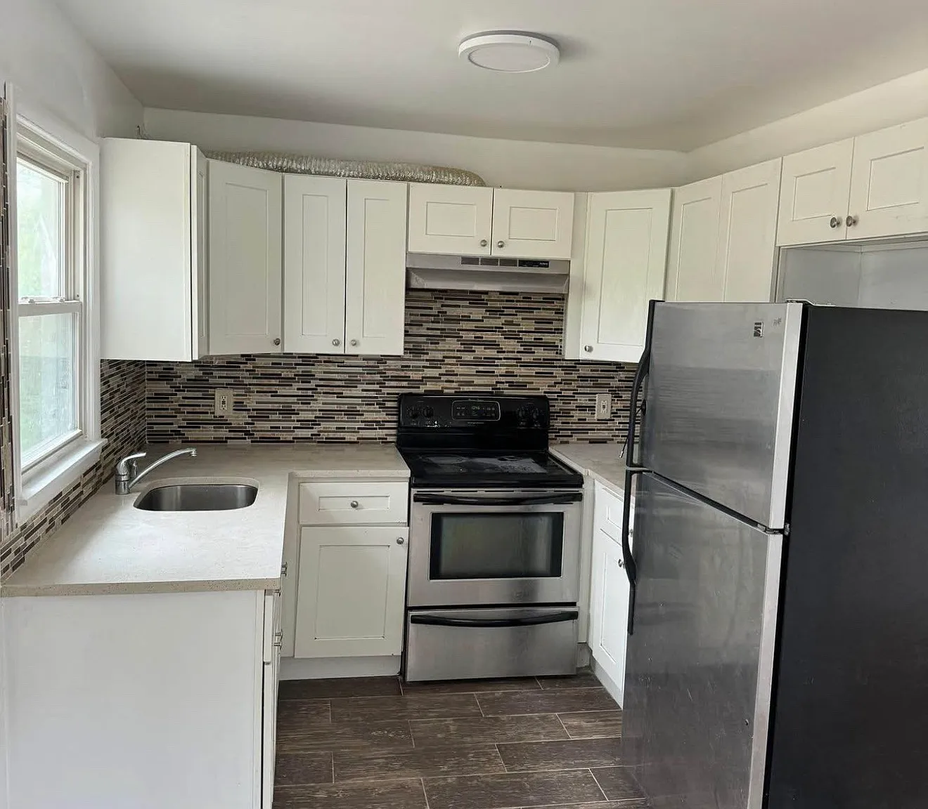 69 Rugby Dr — Photo 2